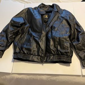 1146- New never worn Mens 2X leather jacket from Soboba Casino